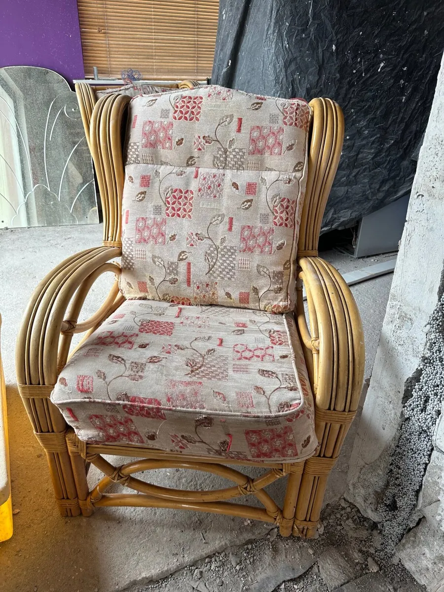 A PAIR OF CHAIRS €40.00 - Image 1