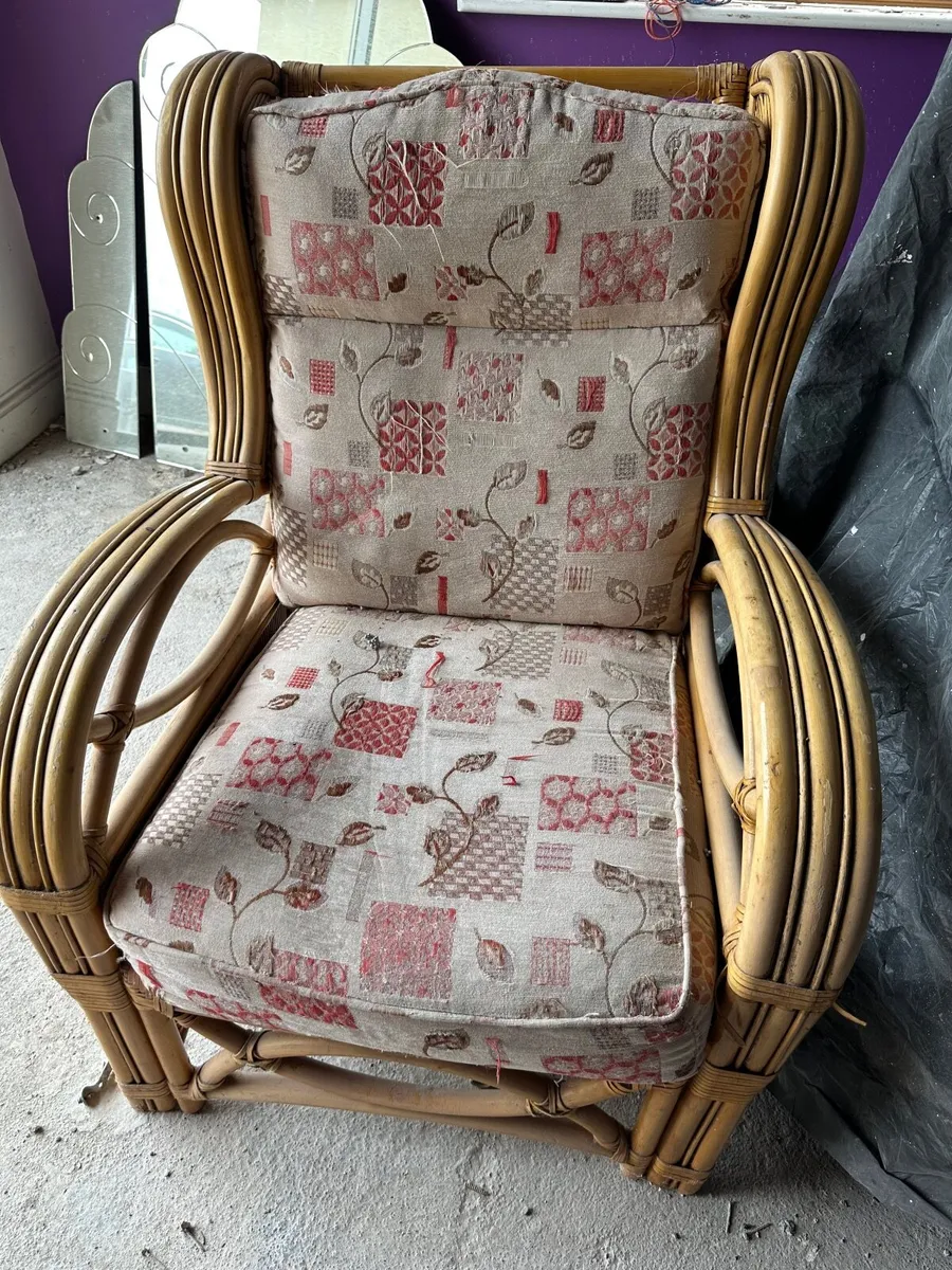 A PAIR OF CHAIRS €40.00 - Image 4
