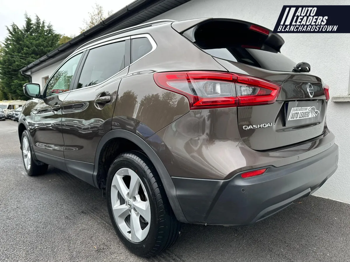 NISSAN QASHQAI 1.2 SV 115 BHP NAV SKY VIEW - Image 4