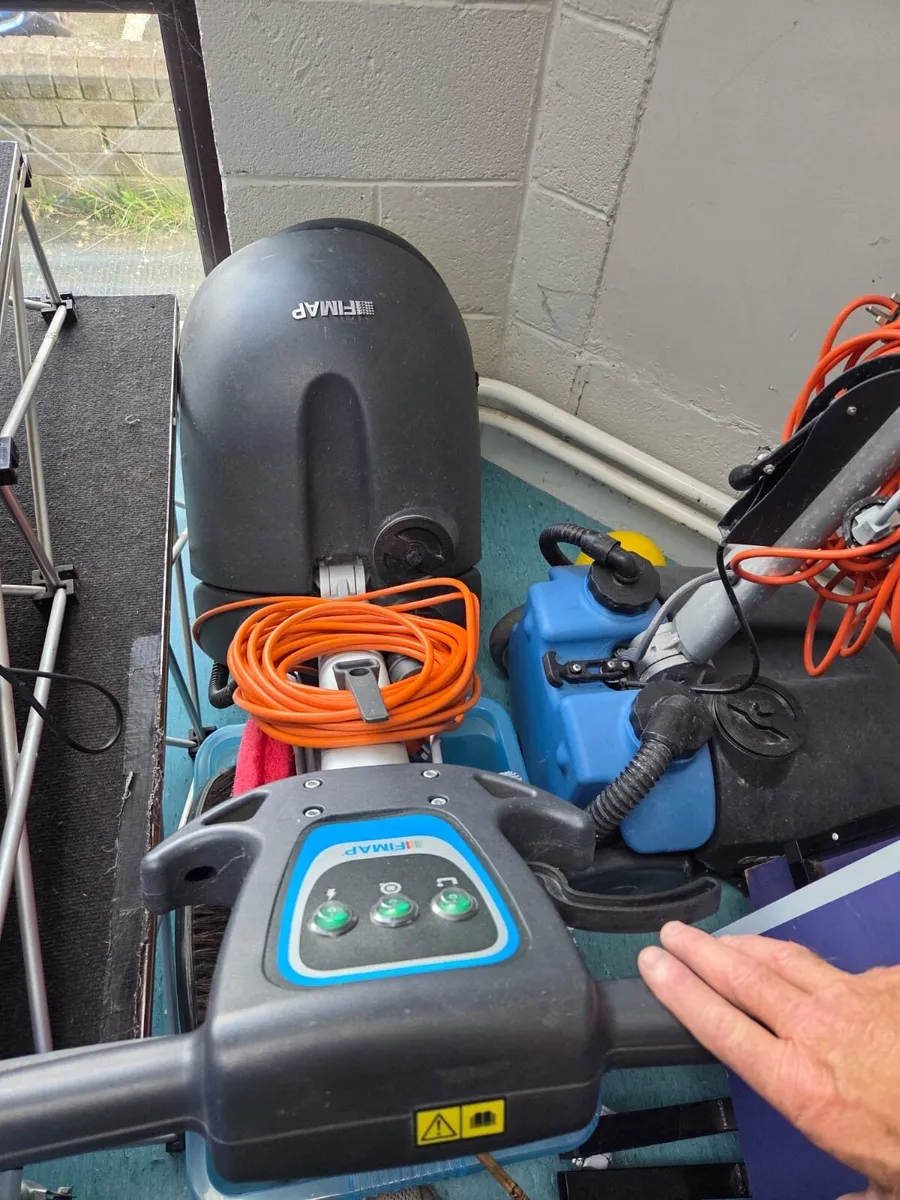 Wet floor cleaner and buffer - Image 2
