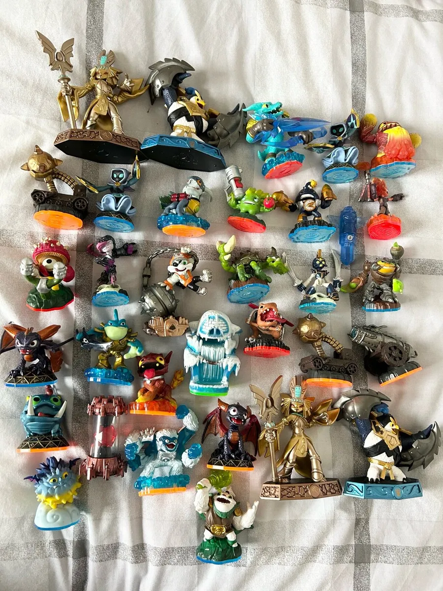 33 Undamaged Skylanders (€40 total posted)