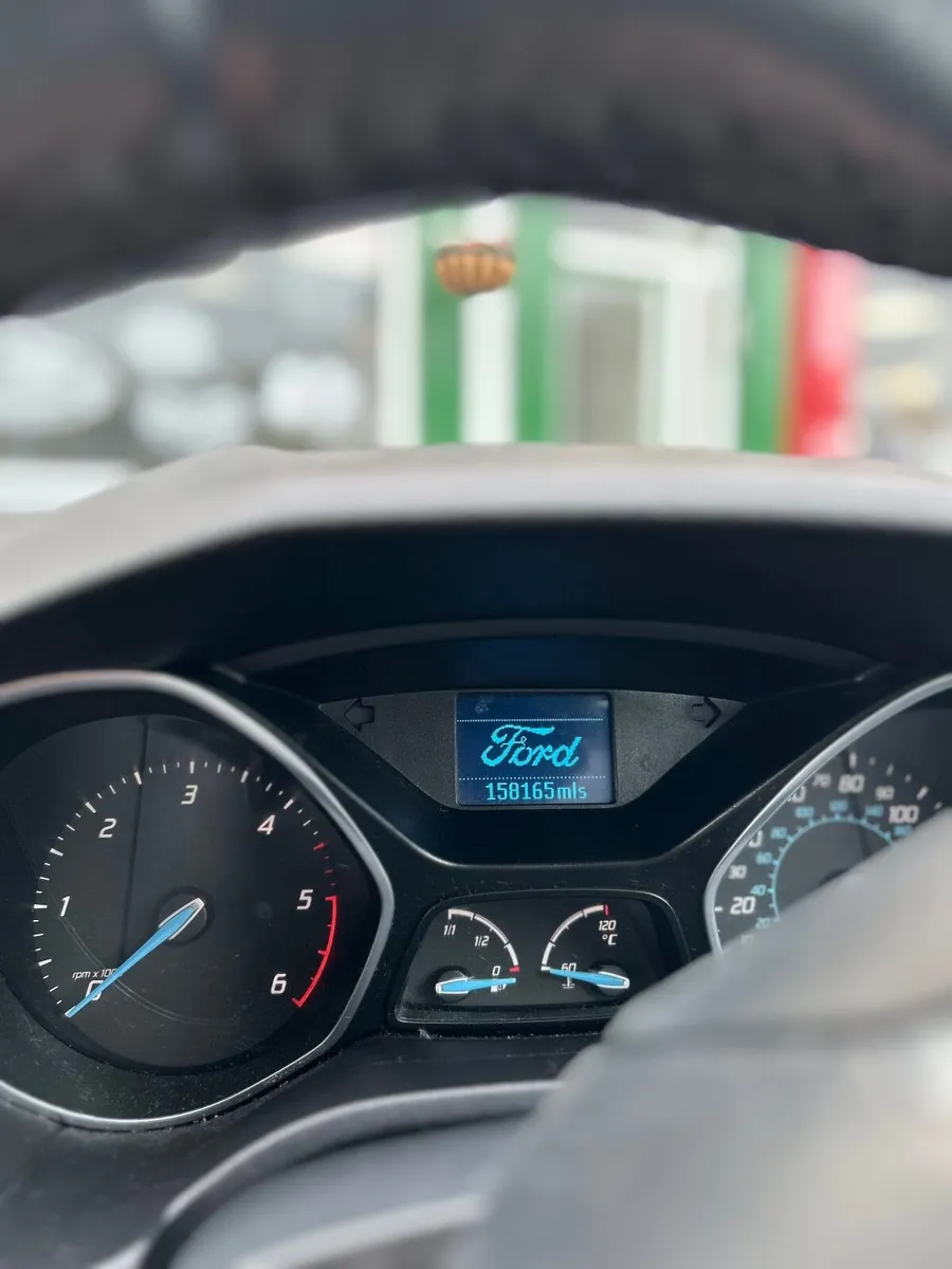 Ford Focus 2012 - Image 2
