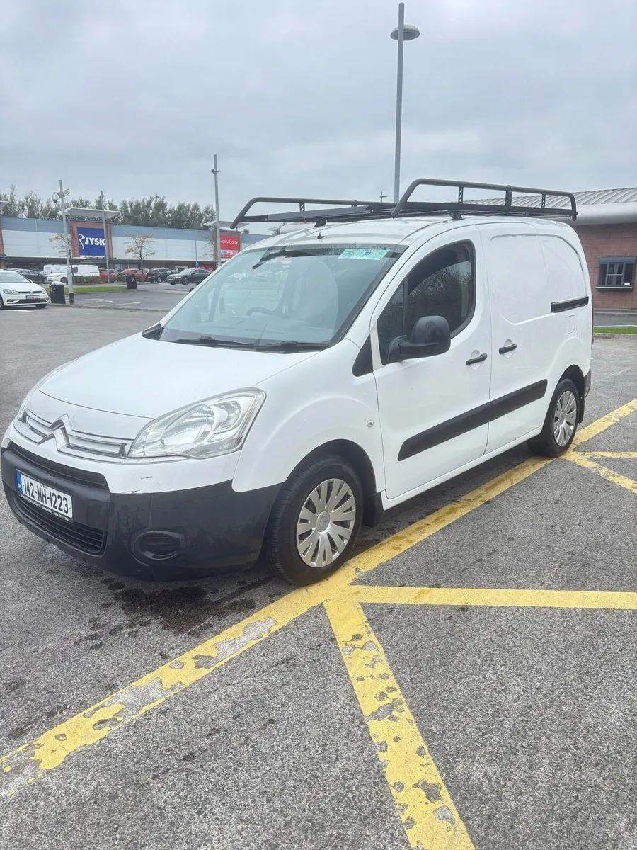 142 BERLINGO DOE’D 3 SEATS - Image 1