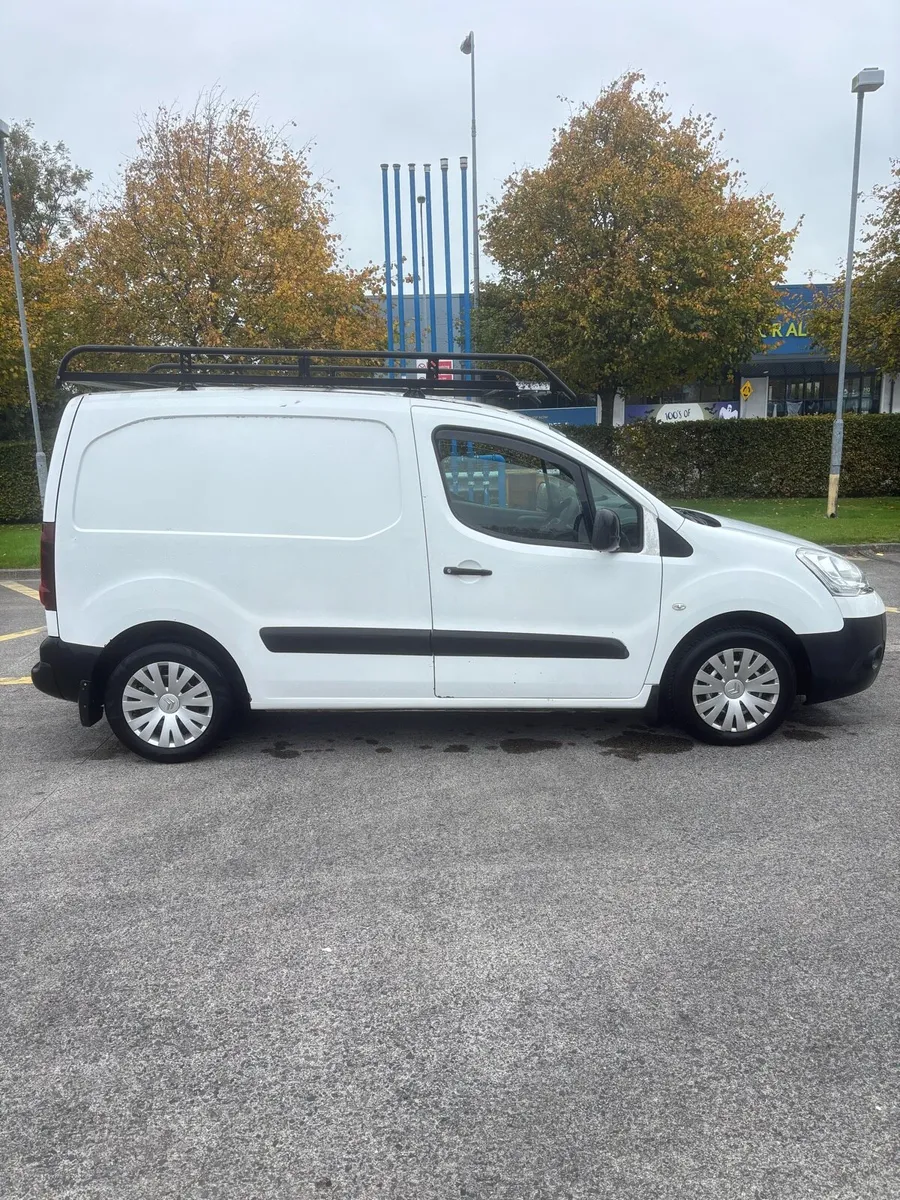 142 BERLINGO DOE’D 3 SEATS - Image 4