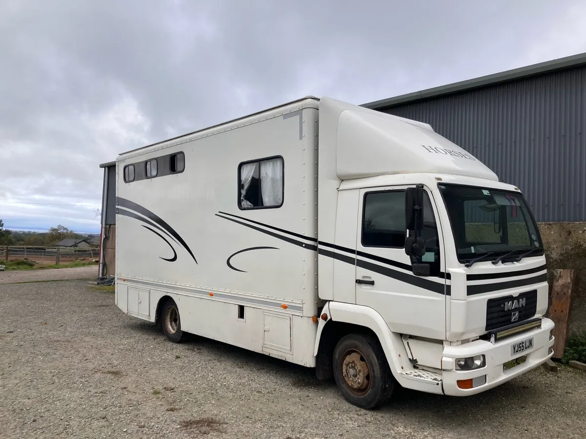 Horse Lorry MAN 7.5T 3 Horse - Image 1