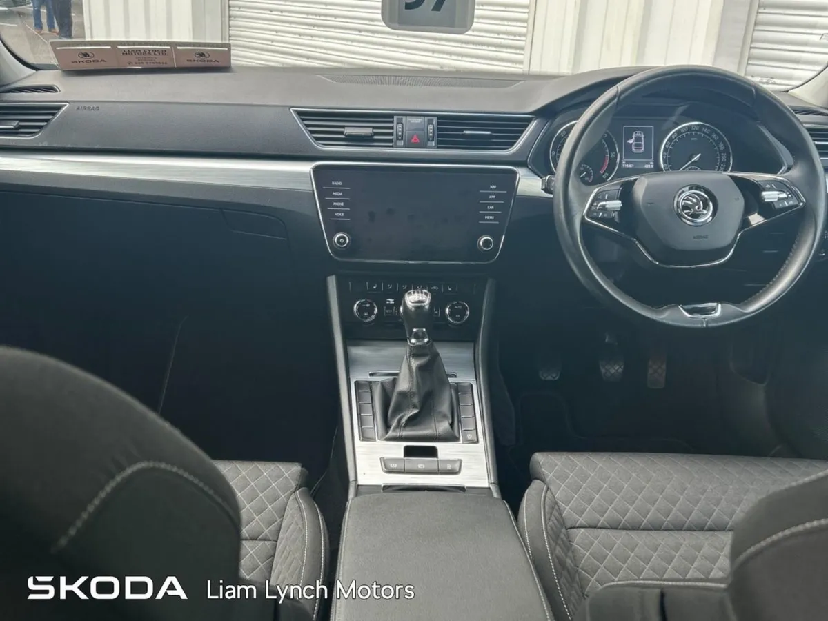 Skoda Superb Superb Ambition 2.0 TDI 150 BHP - Image 2