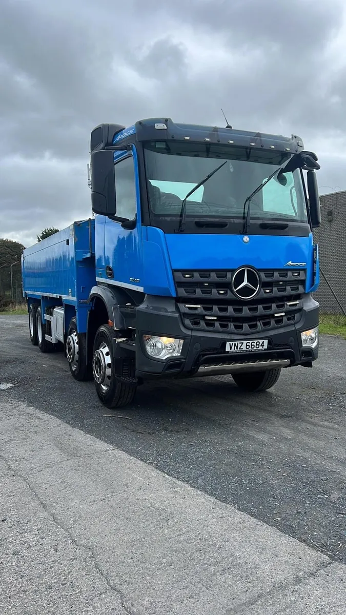 2016 Mercedes Arocs 3240, 8x4 Tipper - Image 1