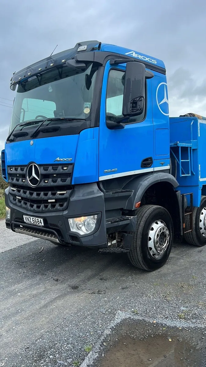 2016 Mercedes Arocs 3240, 8x4 Tipper - Image 3