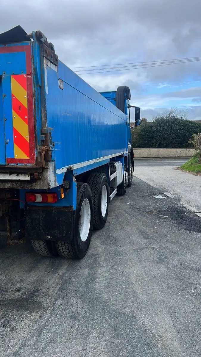 2016 Mercedes Arocs 3240, 8x4 Tipper - Image 4