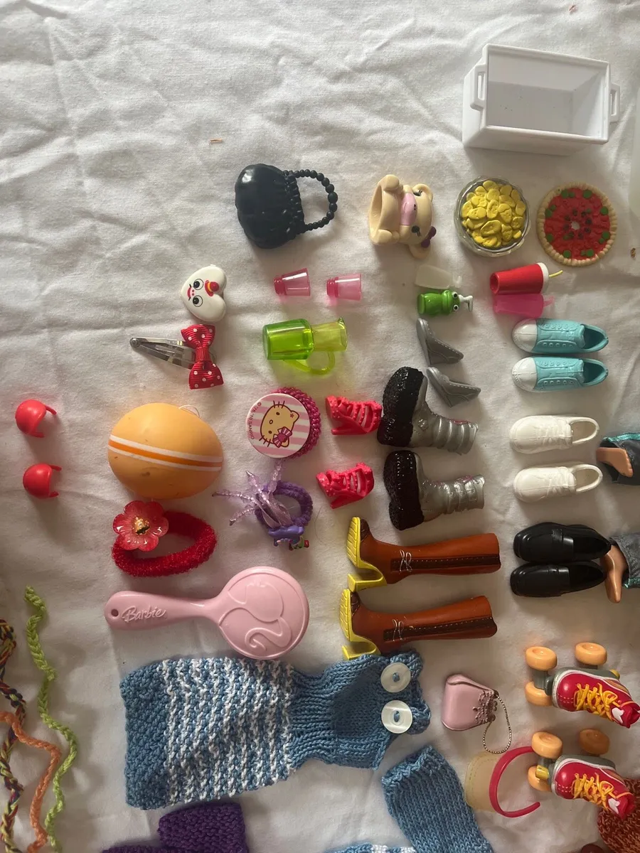 1993 vintage barbies with handmade clothes - Image 2