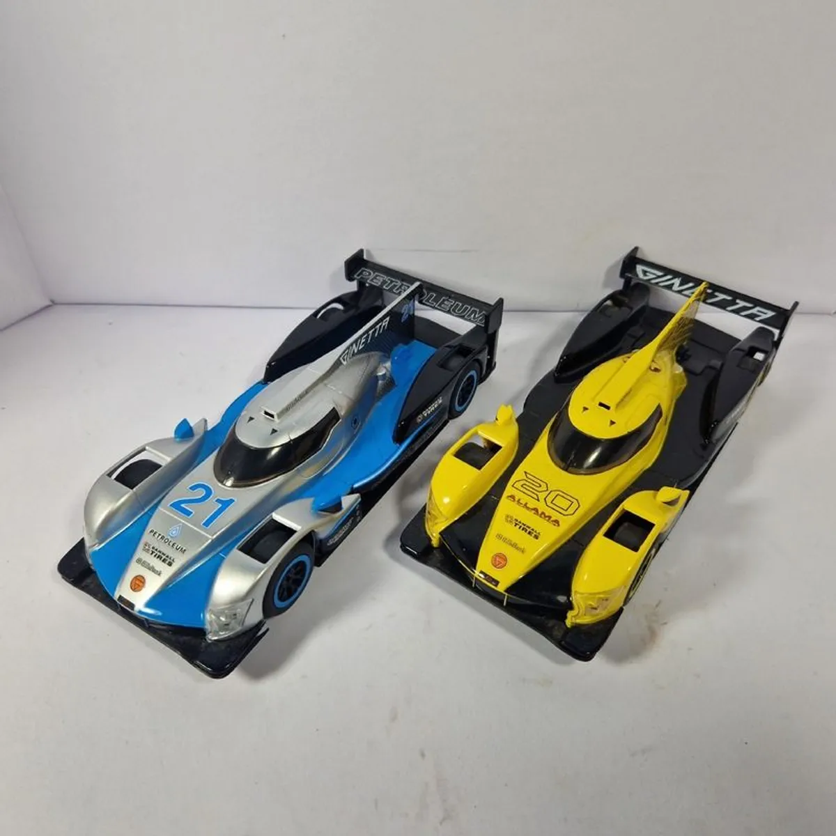SPECIAL OFFER: Scalextric Ginetta Slot Car Pack - 4 cars for the price of 3 - Image 3