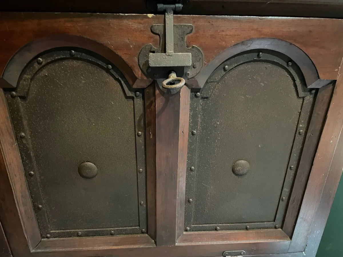 Sideboard - Image 2