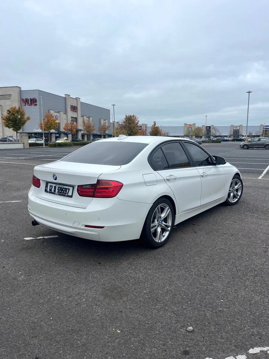 BMW 320D F30 2012 - Image 2