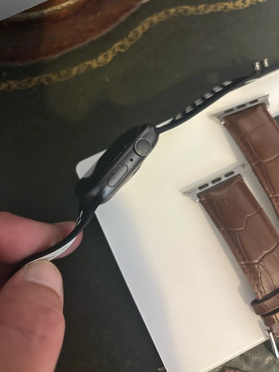 Apple Watch - Image 4