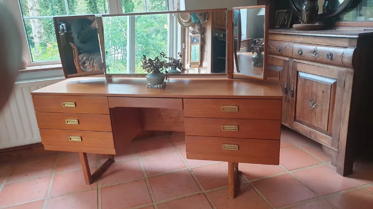 Midcentury Sideboard/dressing table - Image 4