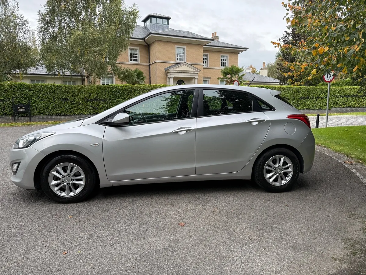 HYUNDAI i30 1.4 NCT 09/26 TAX 12/25 - Image 4