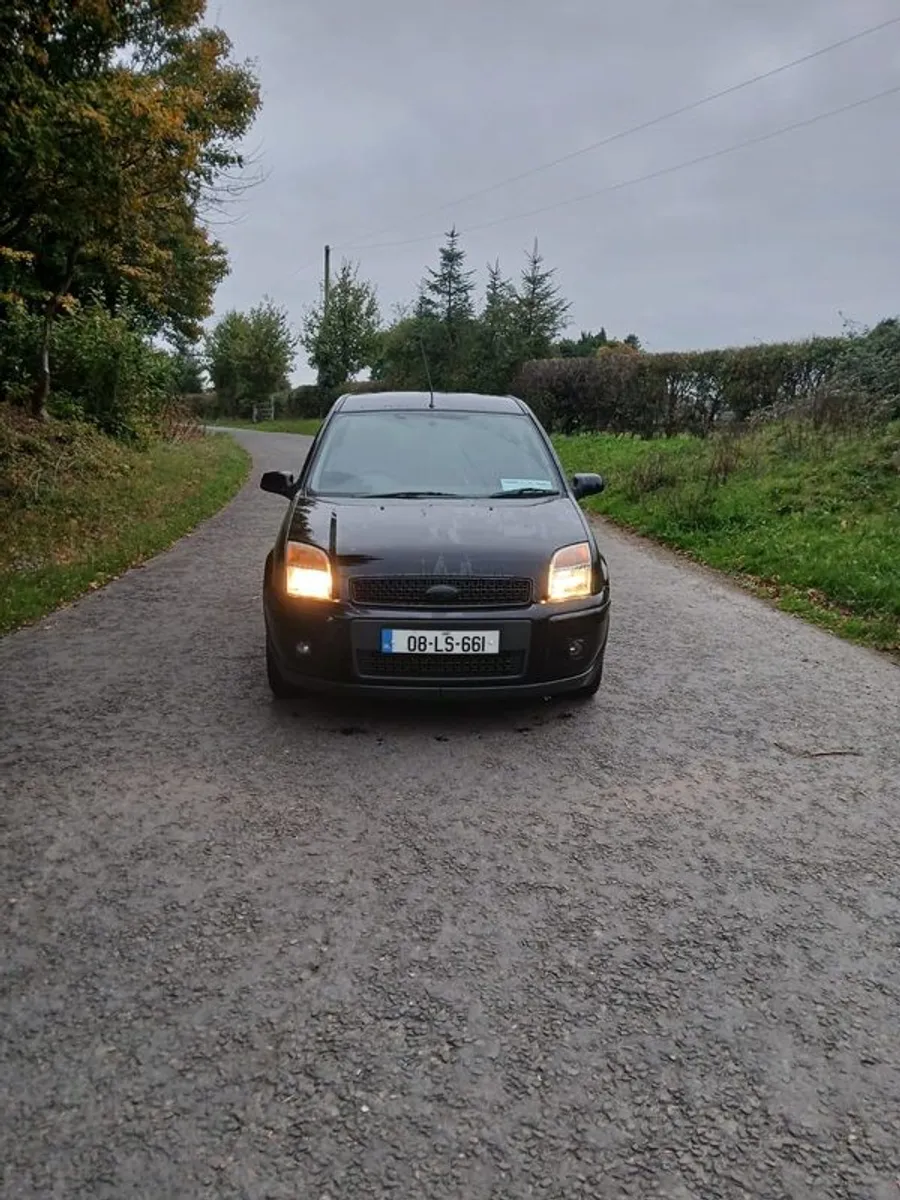 2008 Ford Fusion Diesel - Image 2