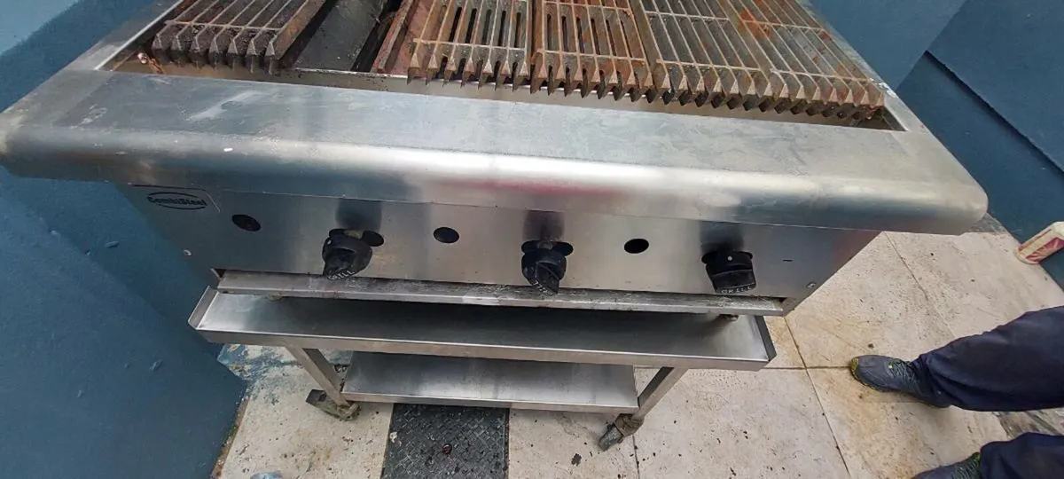 Gas grill in good condition - Image 2