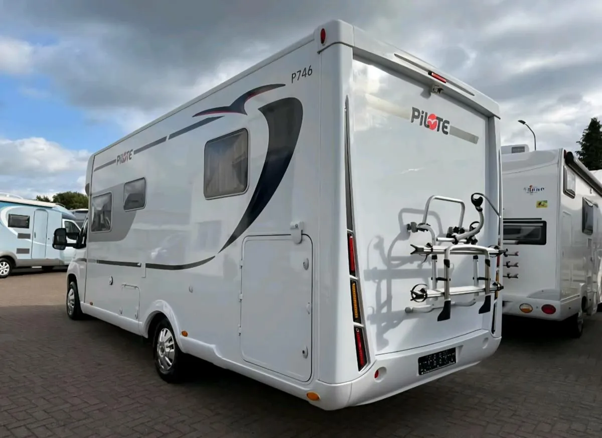2015 PILOTE P746 SENSATION ISLAND BED A MUST 👀 - Image 3