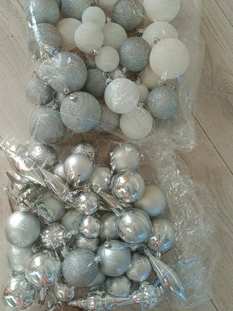 Christmas tree 6ft 6" - Image 3