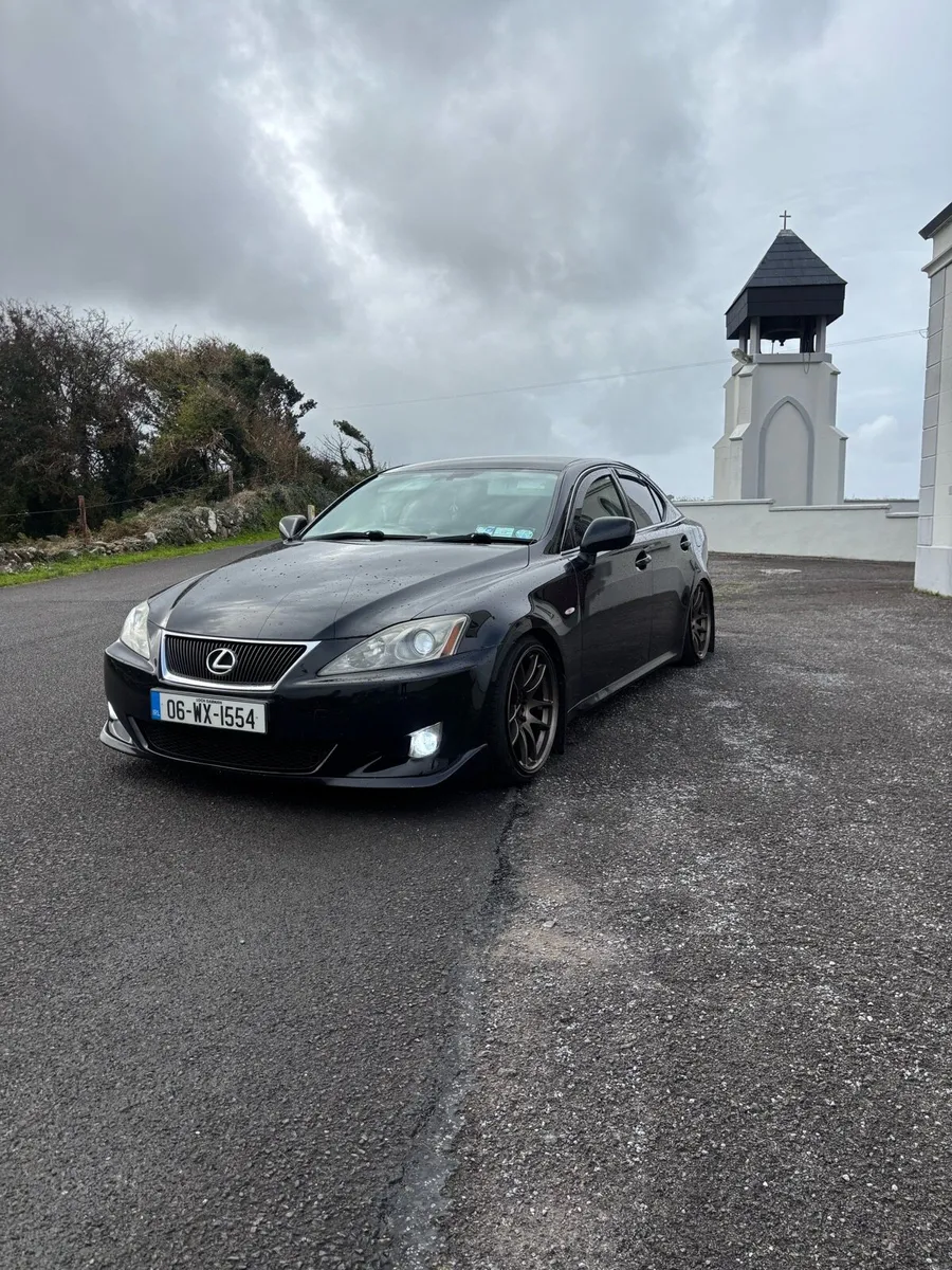 Lexus is250 sport - Image 3