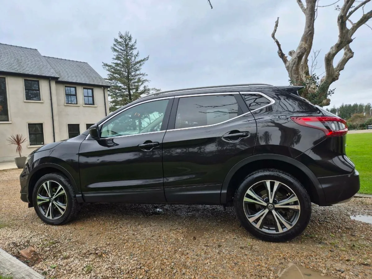SOLD Nissan Qashqai 1.5 dci N-Connecta - Image 3