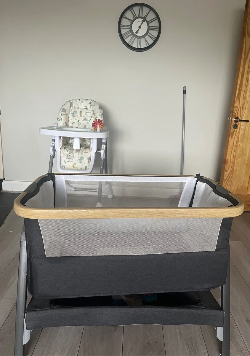 Bedside crib - Image 1