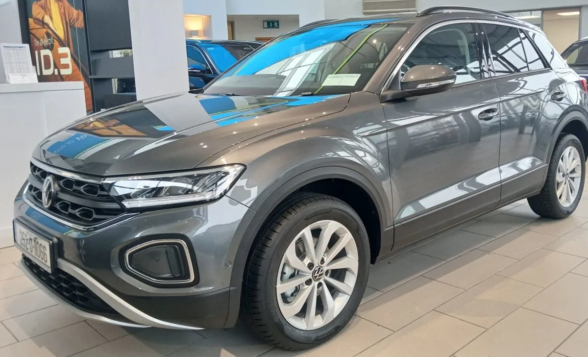 Volkswagen T-Roc Edition 75 2.0tdi 116HP  rear Vi - Image 2