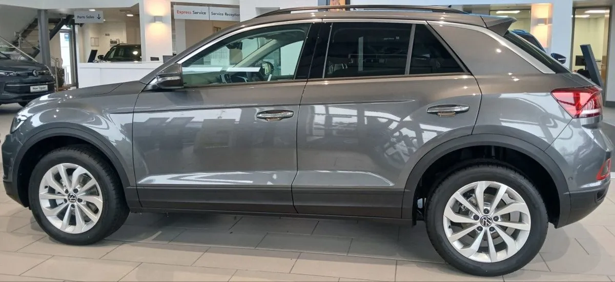 Volkswagen T-Roc Edition 75 2.0tdi 116HP  rear Vi - Image 4