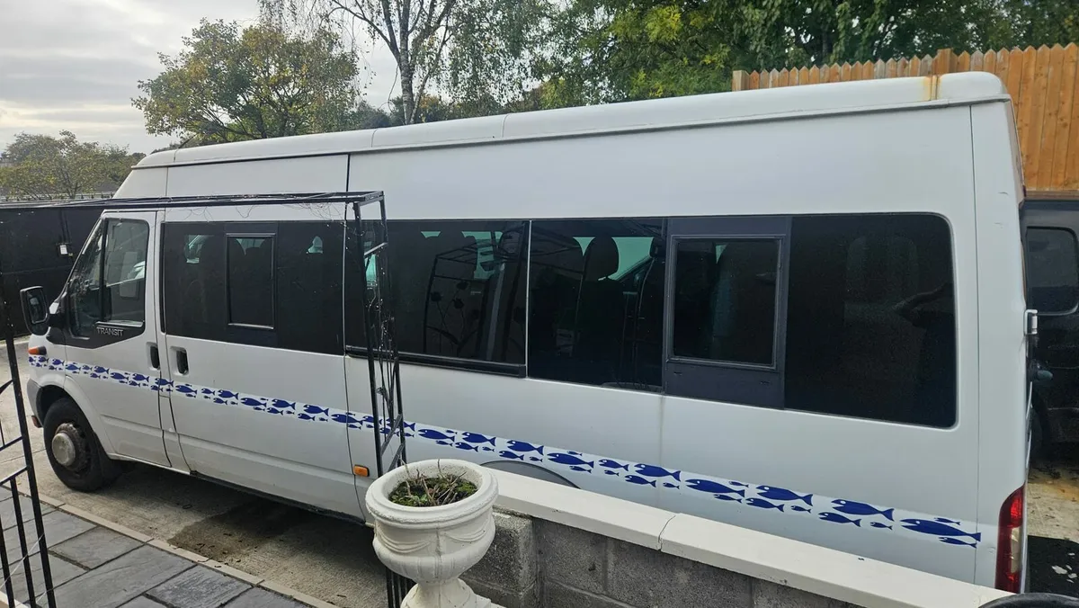 09 transit minibus 17 seats - Image 2