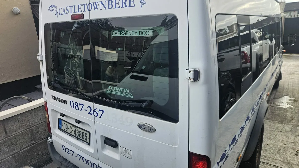 09 transit minibus 17 seats - Image 4