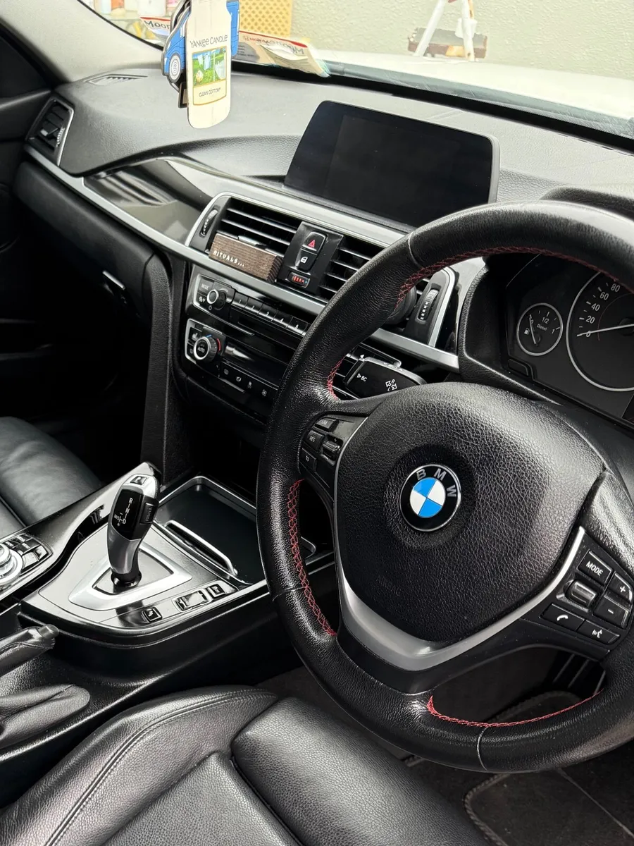 BMW 3-Series 2017 LOW MILEAGE - Image 3