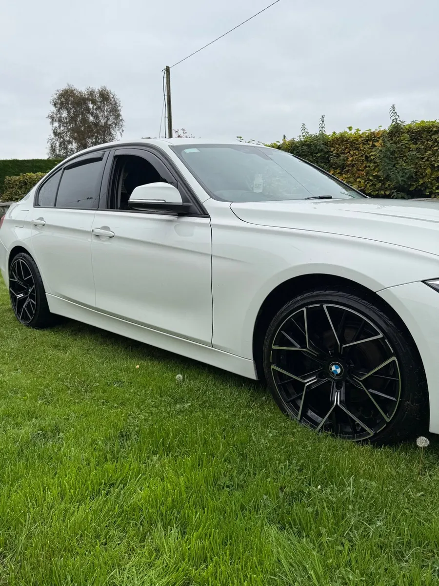 BMW 3-Series 2017 LOW MILEAGE - Image 4