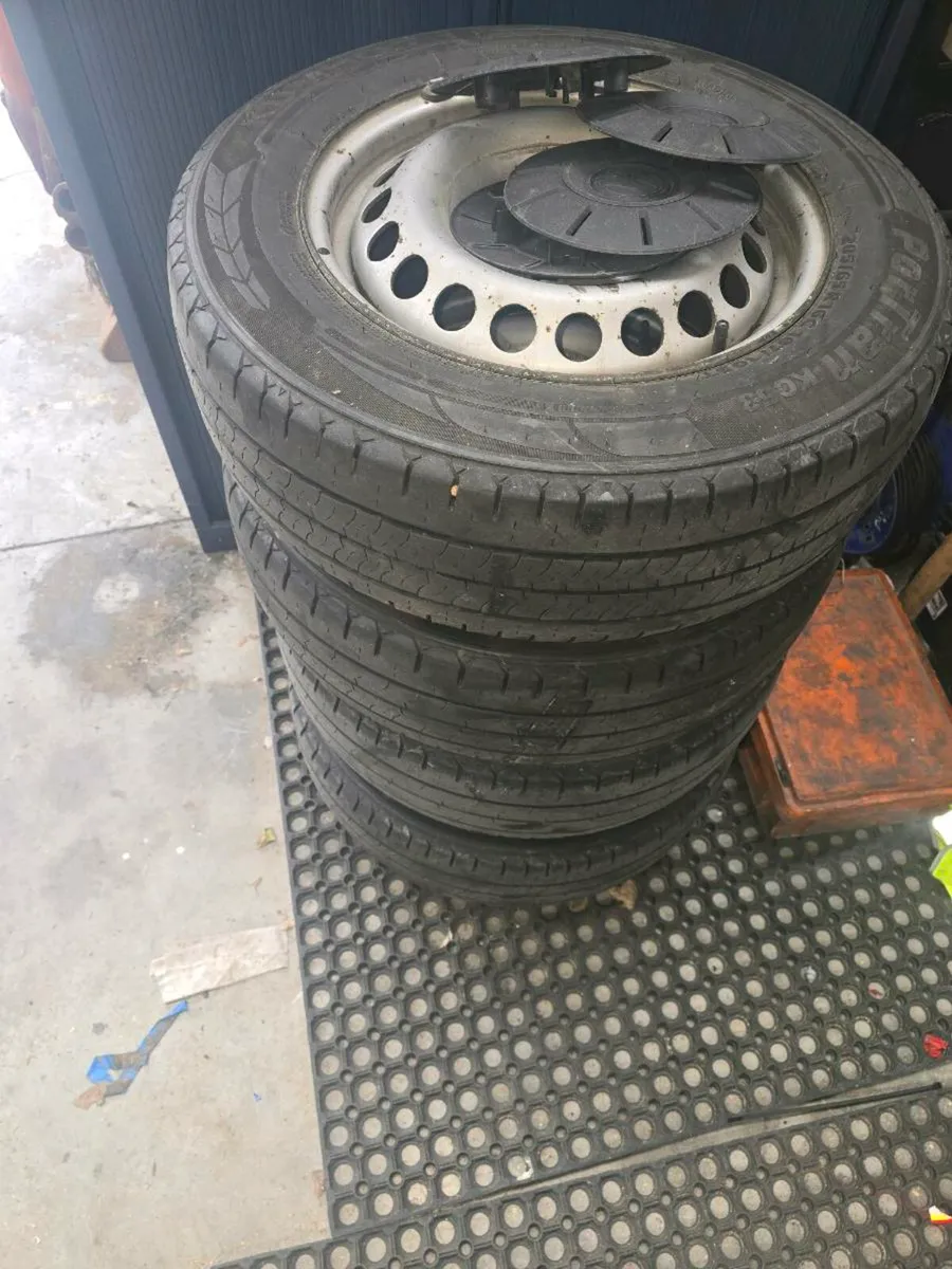Vw wheels and tyres - Image 1