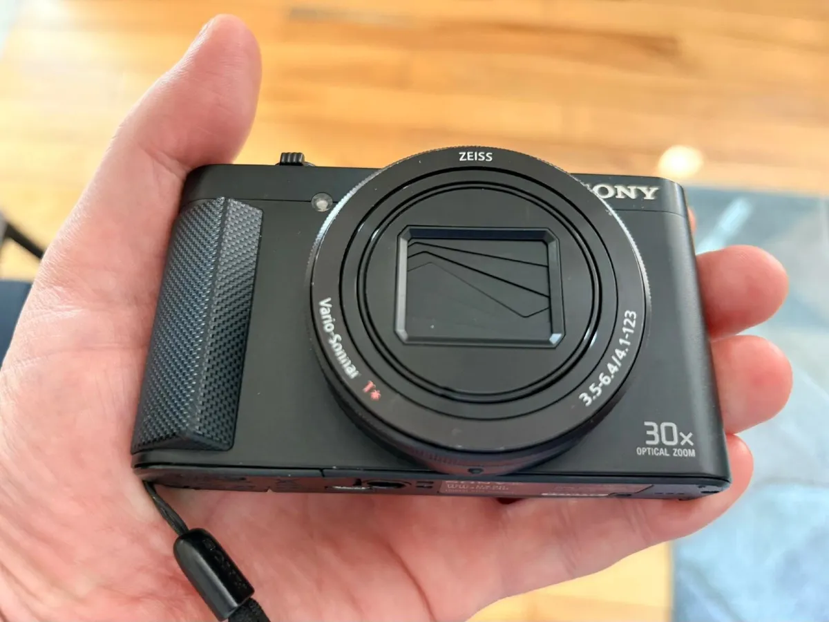 Sony HX90 Compact Camera with 30x Zoom - Image 1