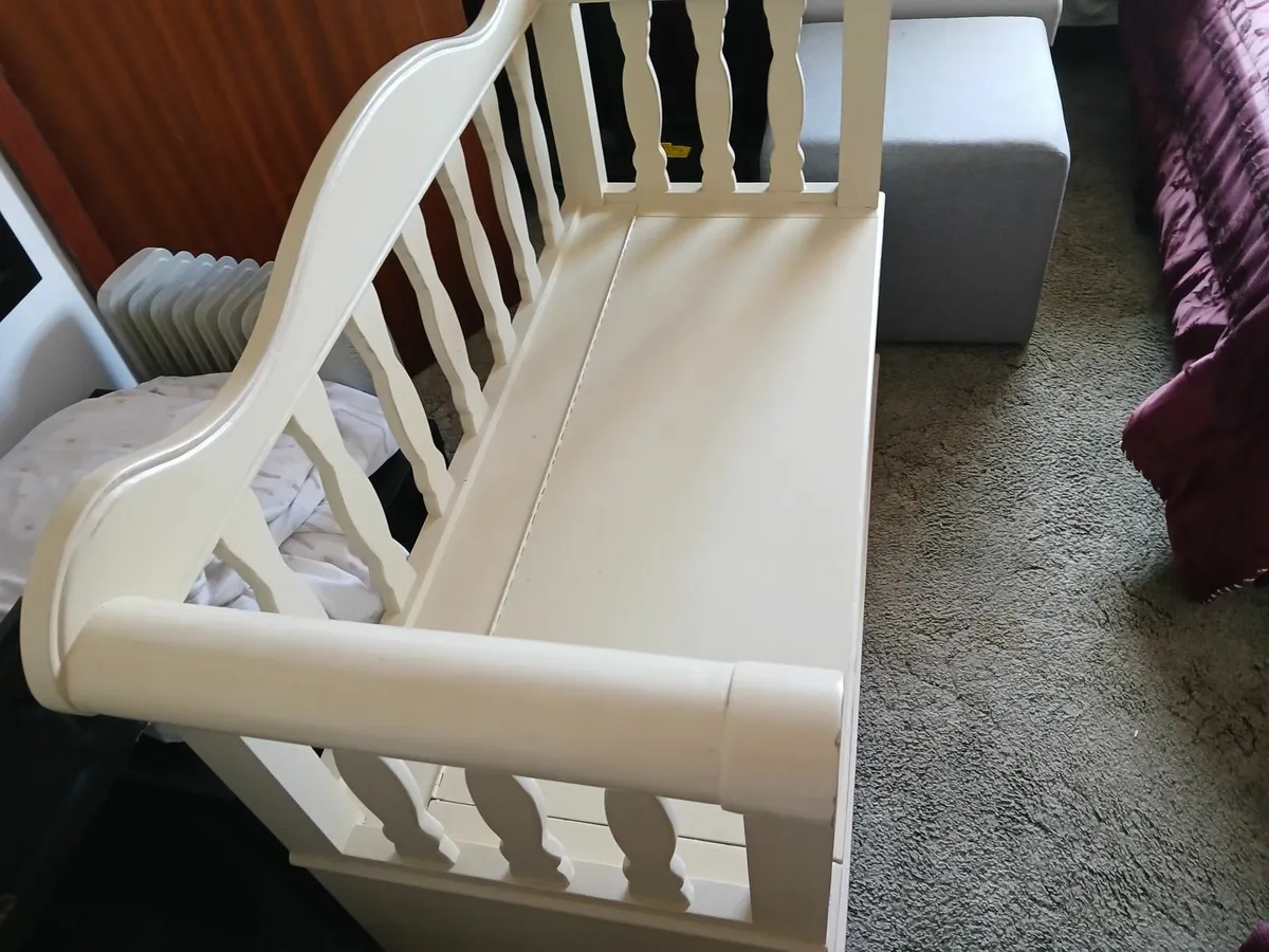 Reception bench seat 💺 💺..double delivered - Image 3