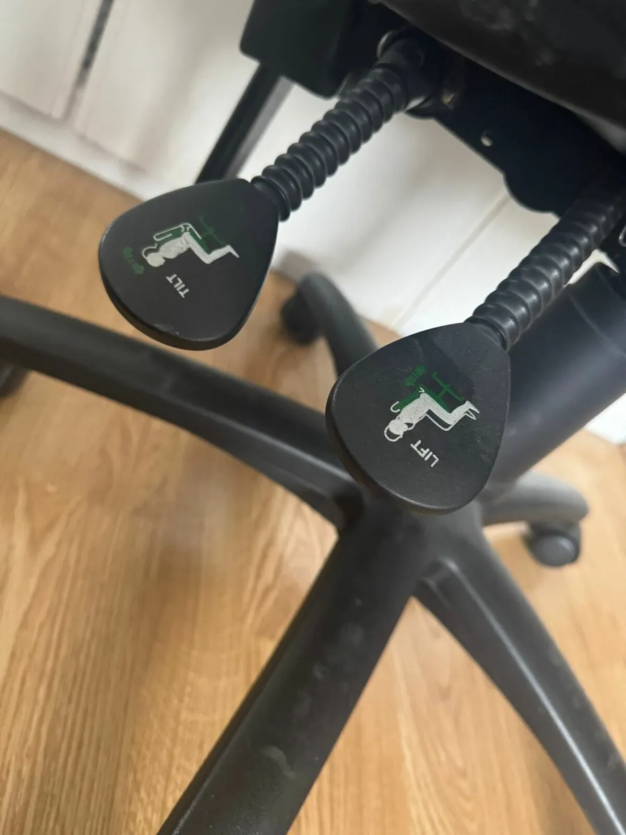 Free chair - Image 2
