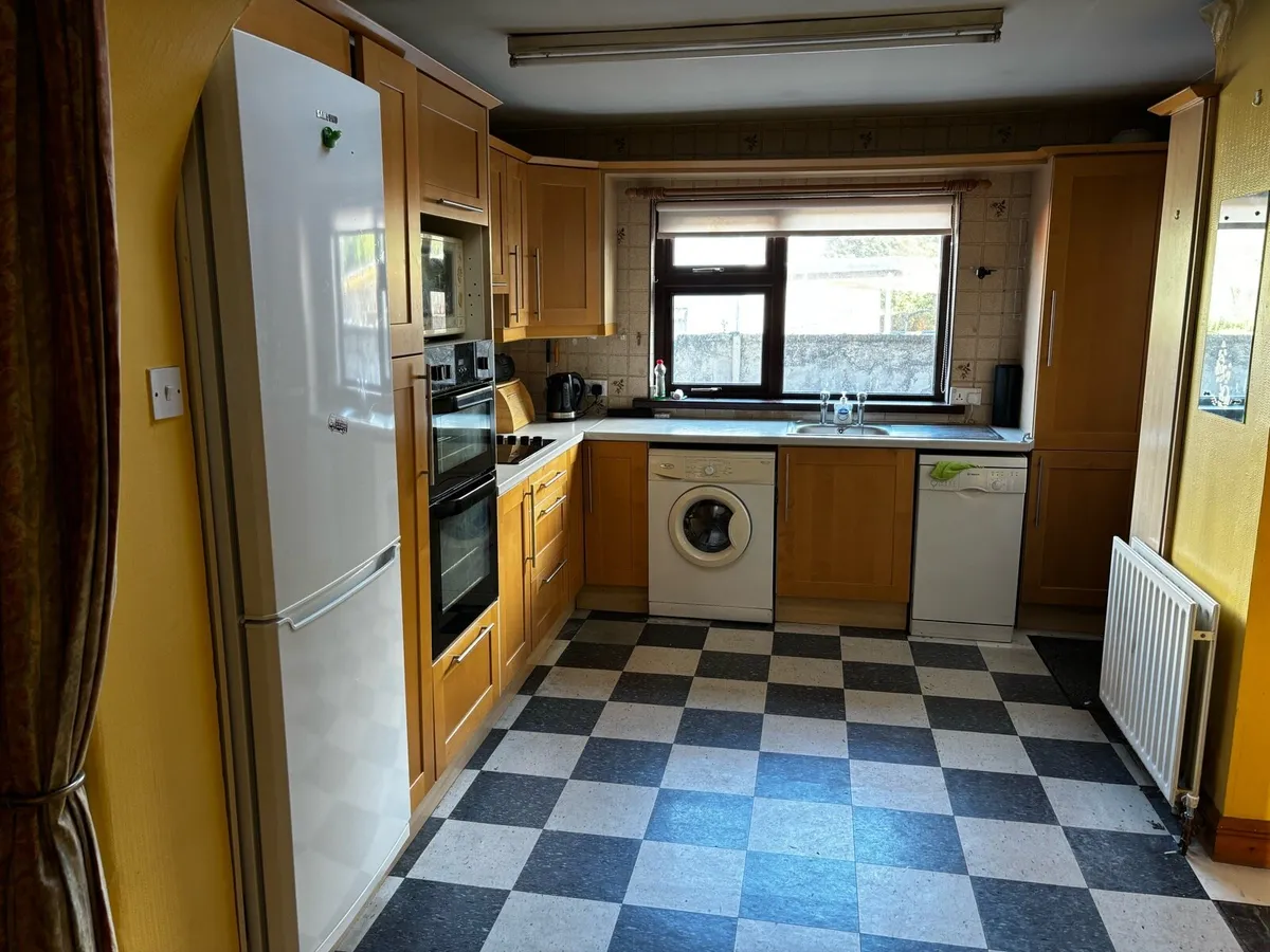 Kitchen and Appliances - Image 1