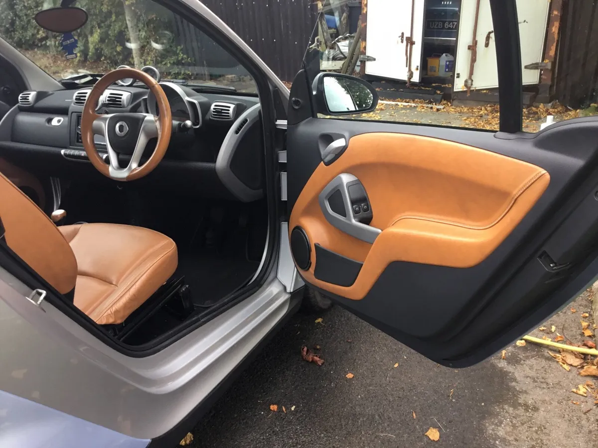 Smart car for two with towing kit - Image 4
