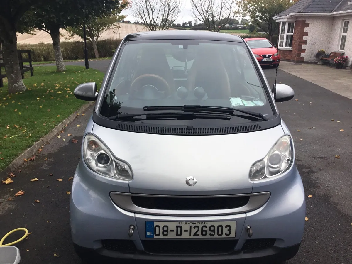 Smart car for two with towing kit - Image 1