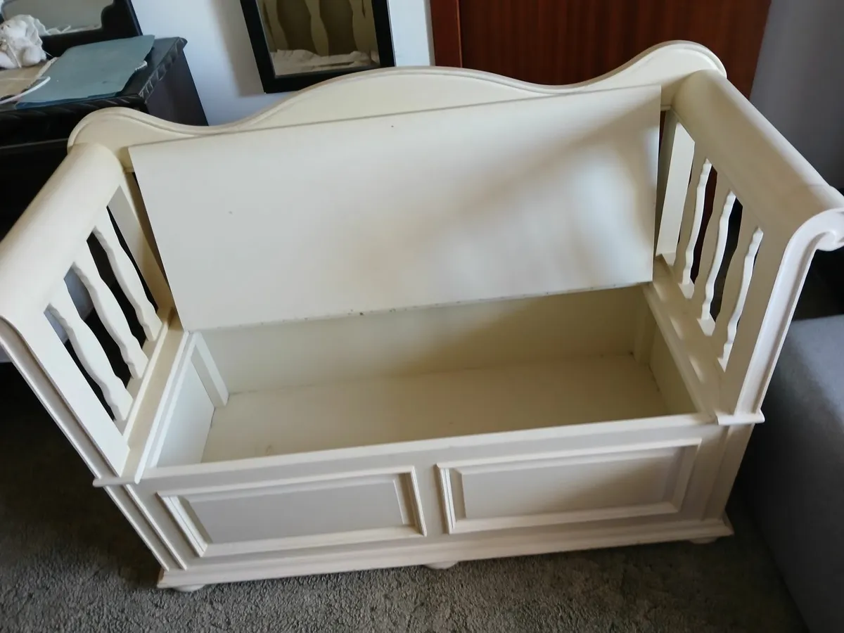 Bench double seat 💺 💺  under storage - Image 4