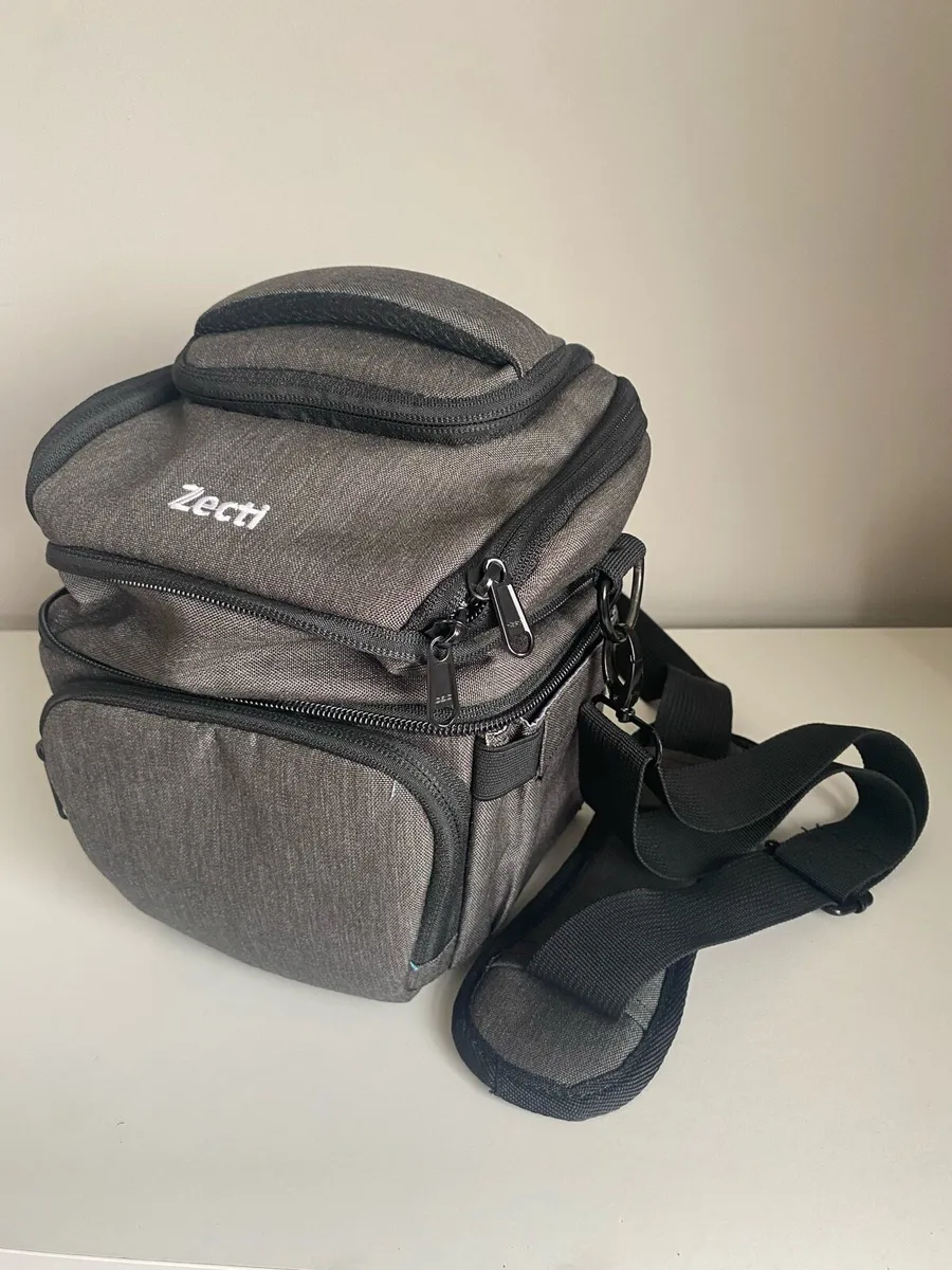 Panasonic LUMIX GH5 Mirrorless Camera Kit - Image 4