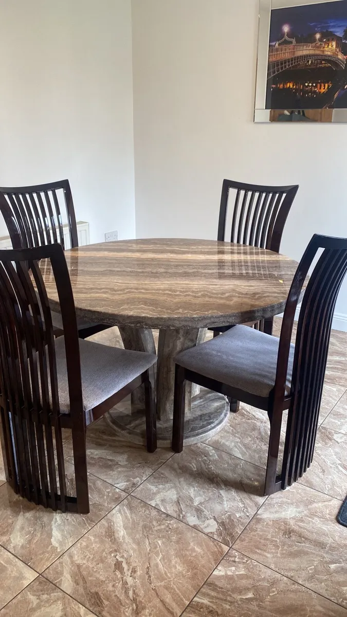 Table and chairs - Image 4