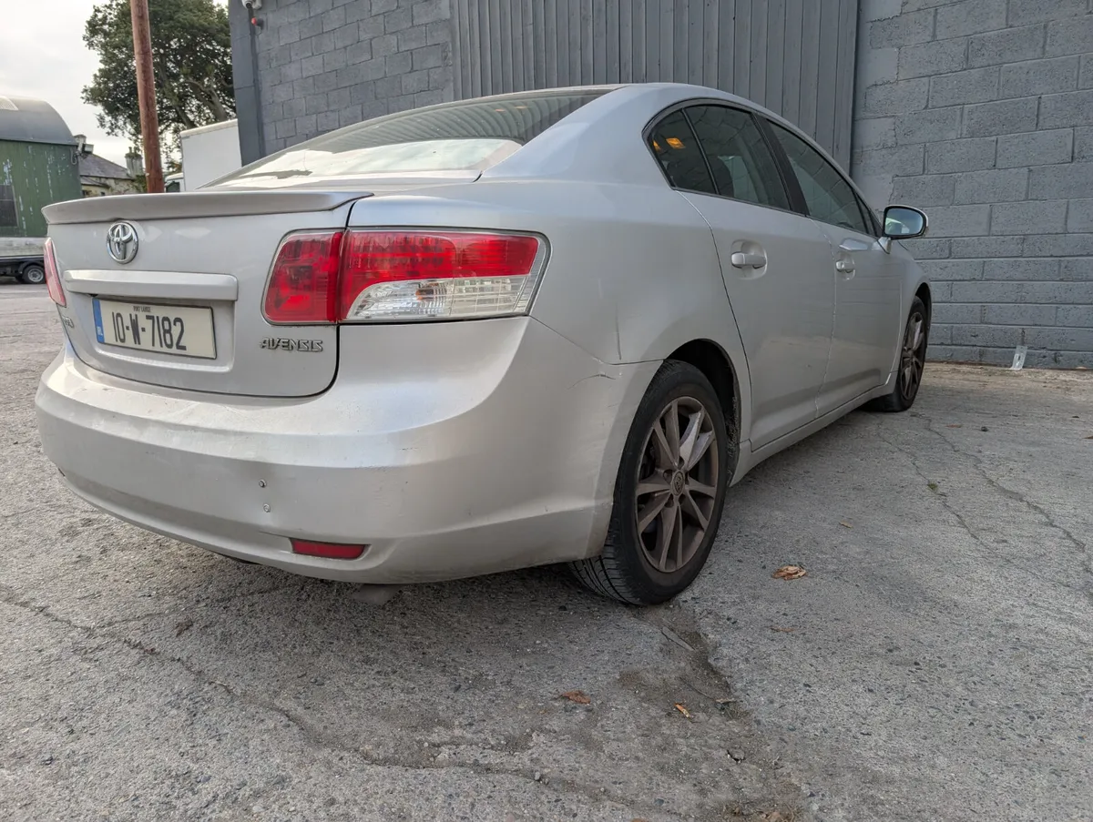 Toyota Avensis 2010 - Image 4
