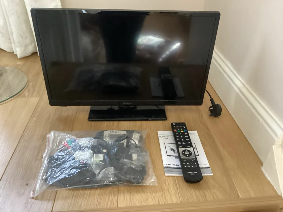 24'' Hitachi Television, Model 24HYJ45U A