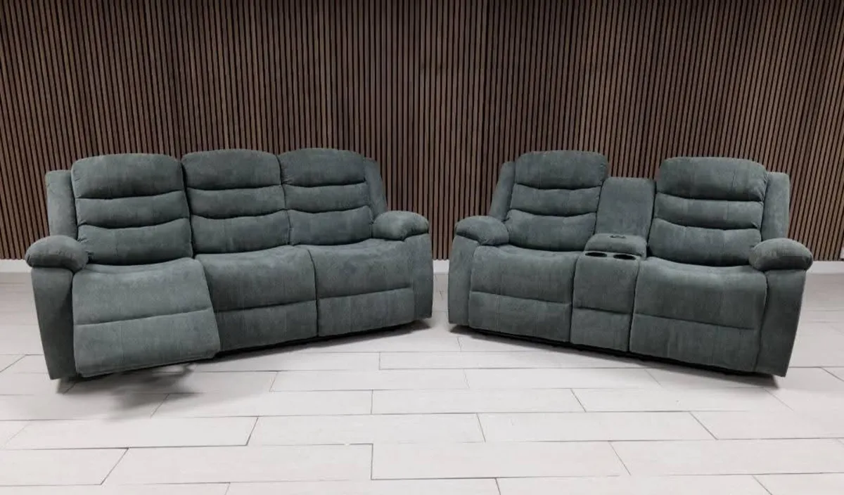 Brand new Benson 3 plus 2 recliners reduced