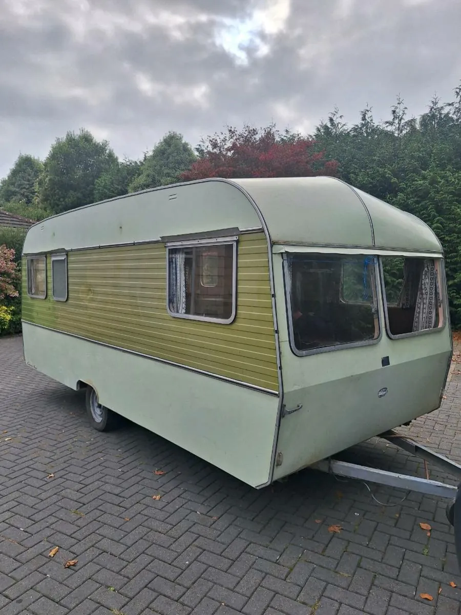 Vintage roadmaster caravan - Image 1