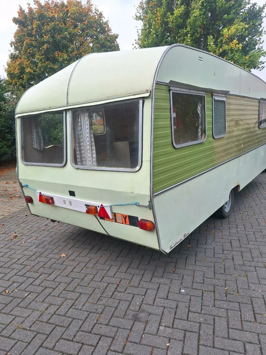 Vintage roadmaster caravan - Image 2