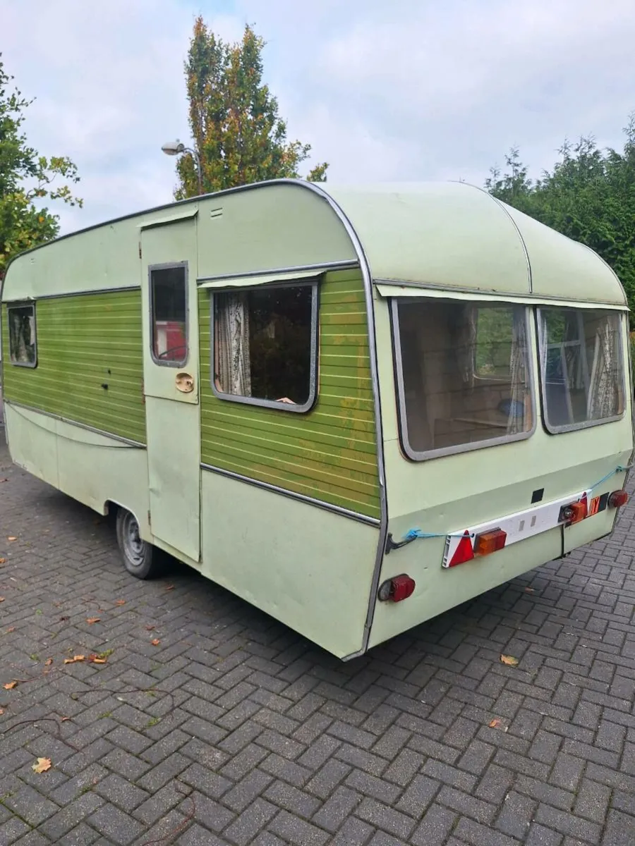 Vintage roadmaster caravan - Image 3