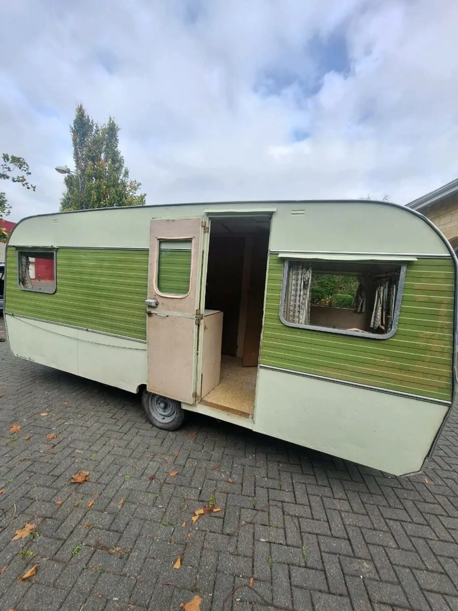 Vintage roadmaster caravan - Image 4